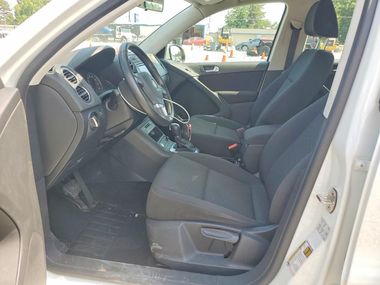 2018 Volkswagen Tiguan Limited - Image 7