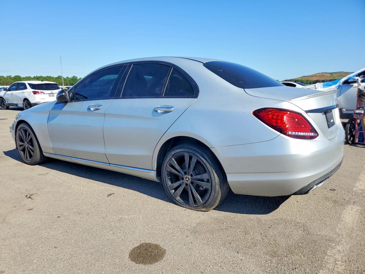 2020 Mercedes-Benz C 300 - Фото 2