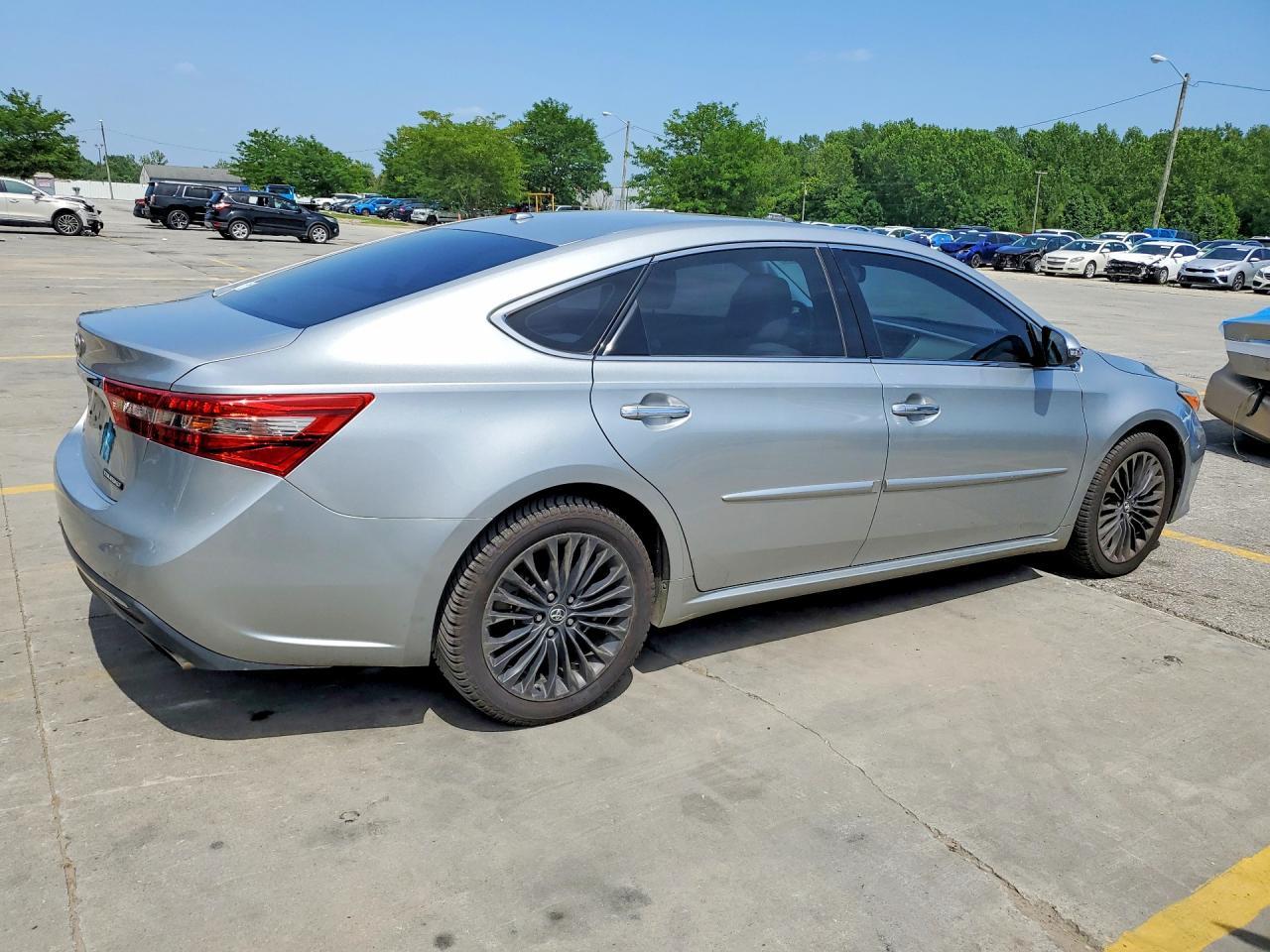 2016 Toyota Avalon Touring - Image 3