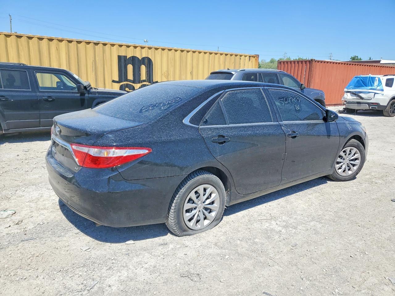 2016 Toyota Camry Le - Фото 3