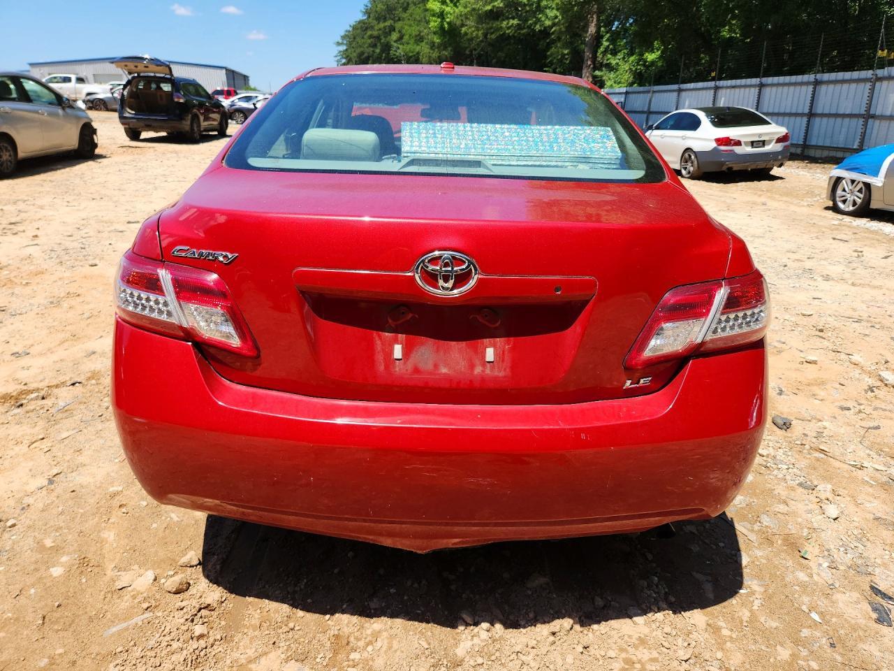 2011 Toyota Camry Le - Image 6