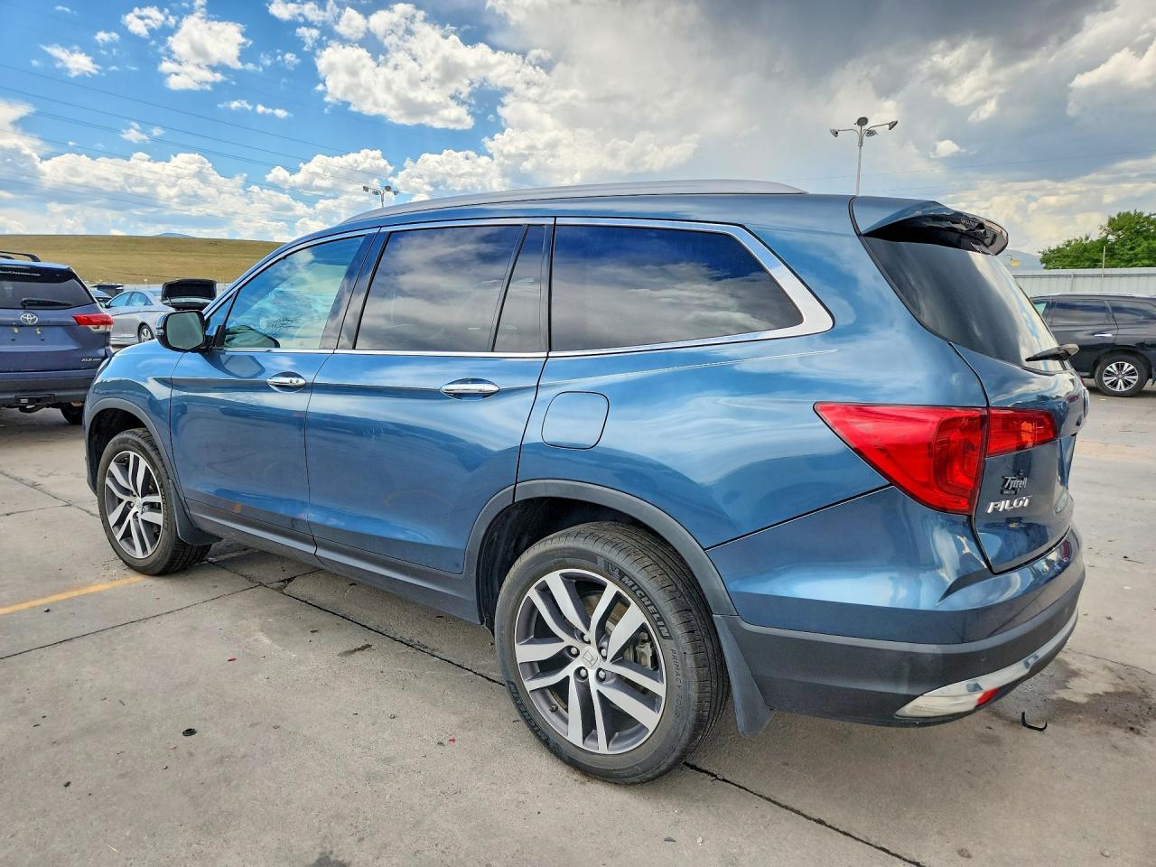 2017 Honda Pilot Touring - Фото 2