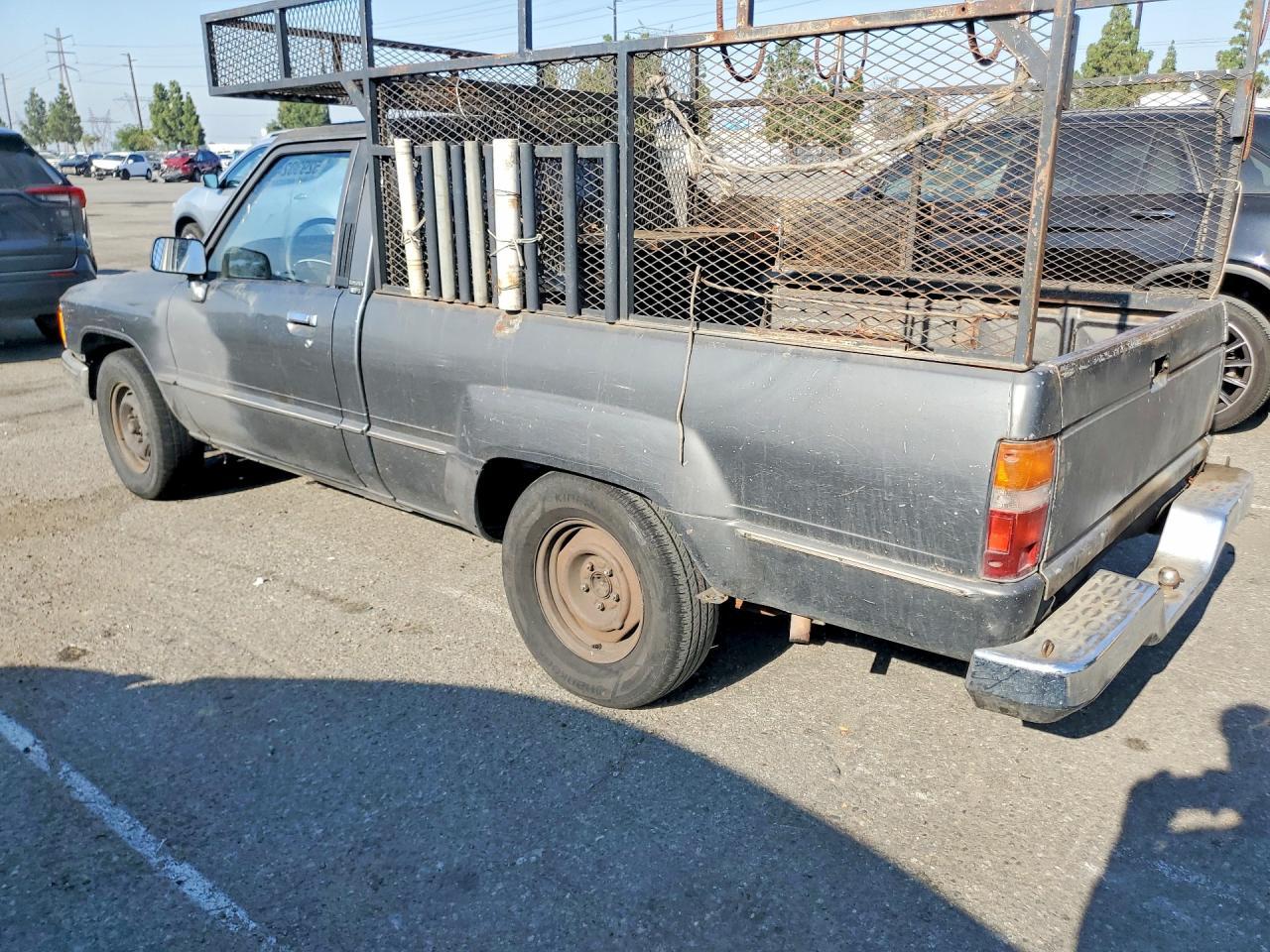 1988 Toyota Pickup Base - Фото 2