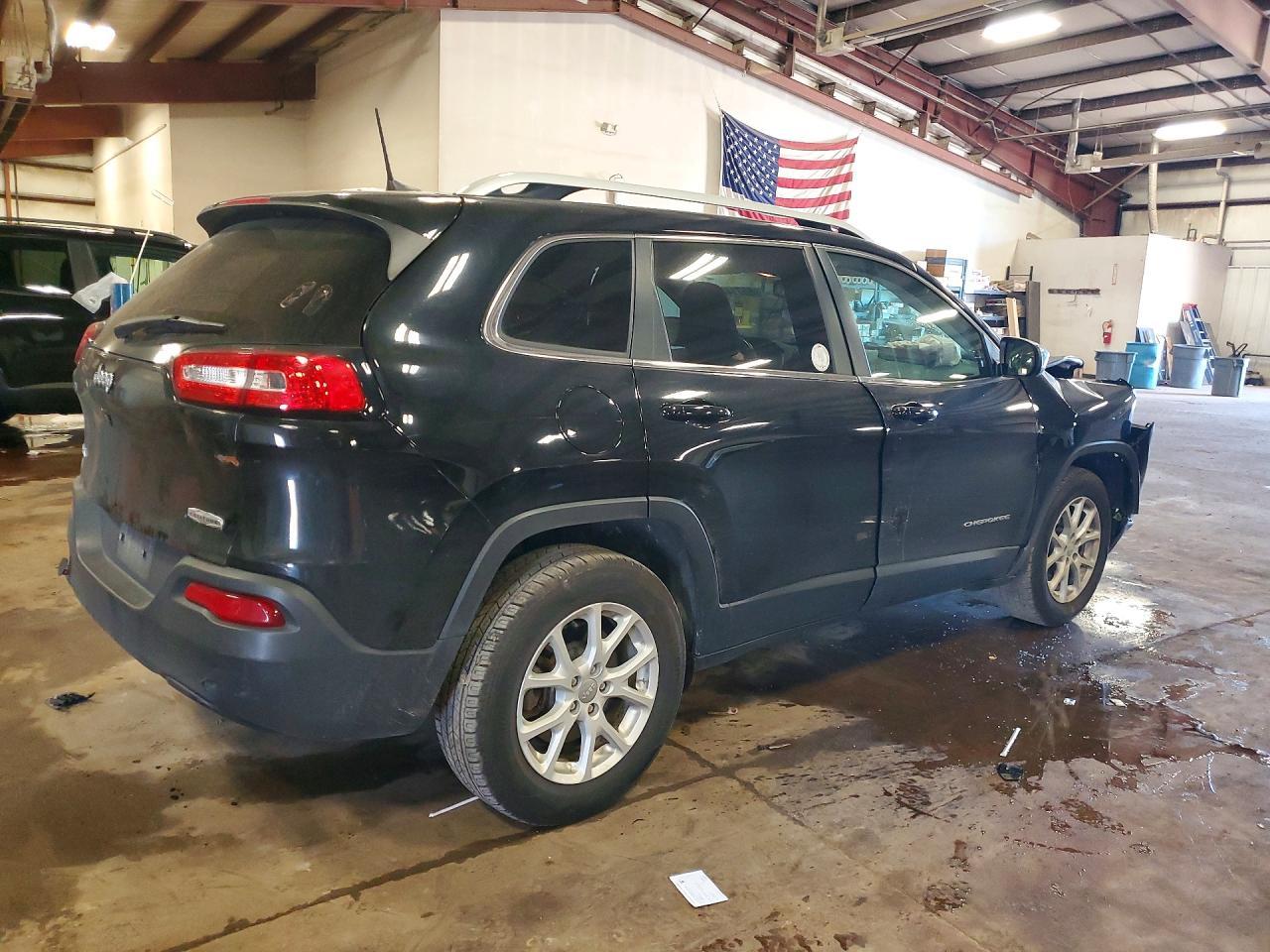 2017 Jeep Cherokee Latitude - Image 3