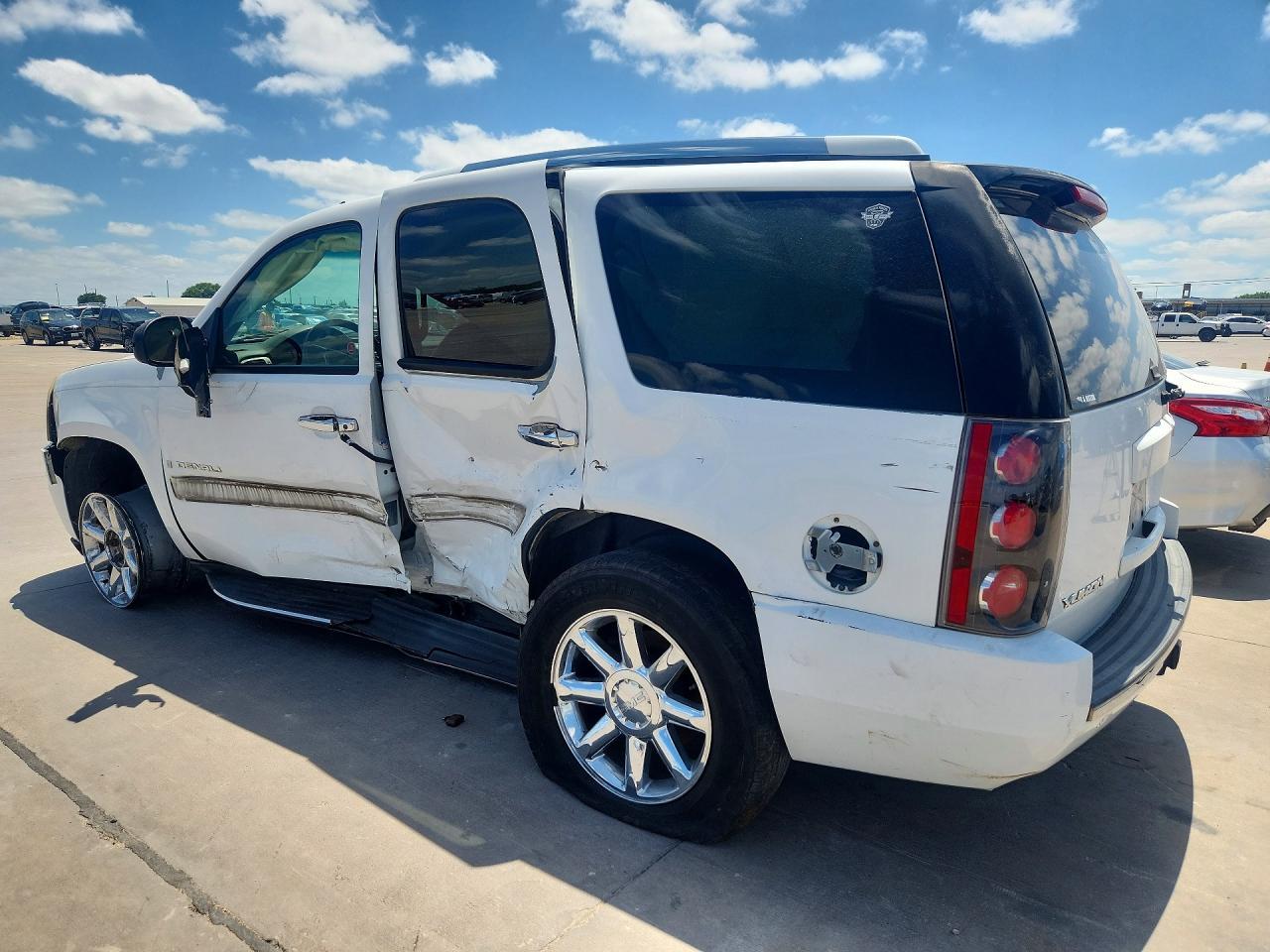 2007 GMC Yukon Denali - Фото 2