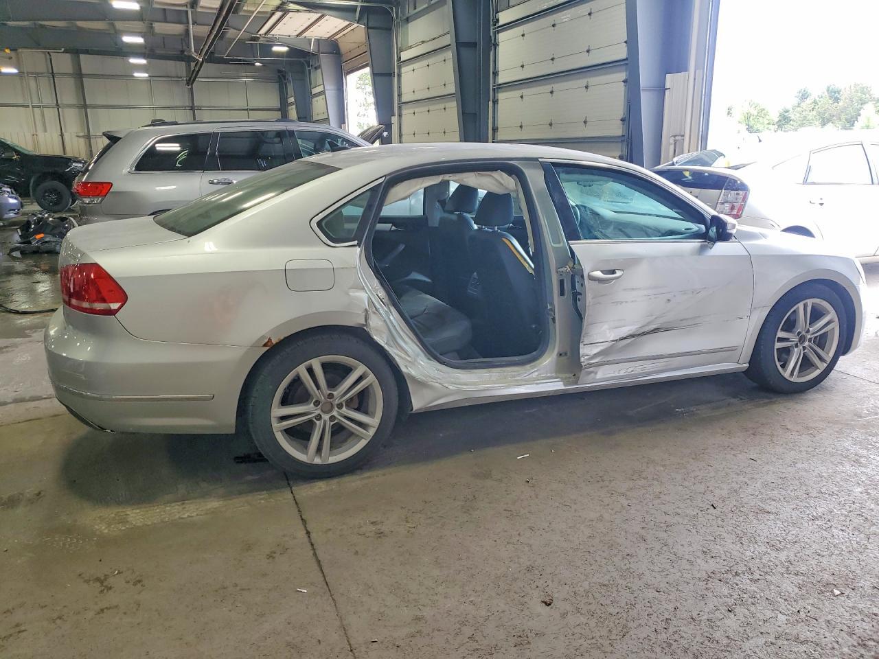 2013 Volkswagen Passat Se - Image 3