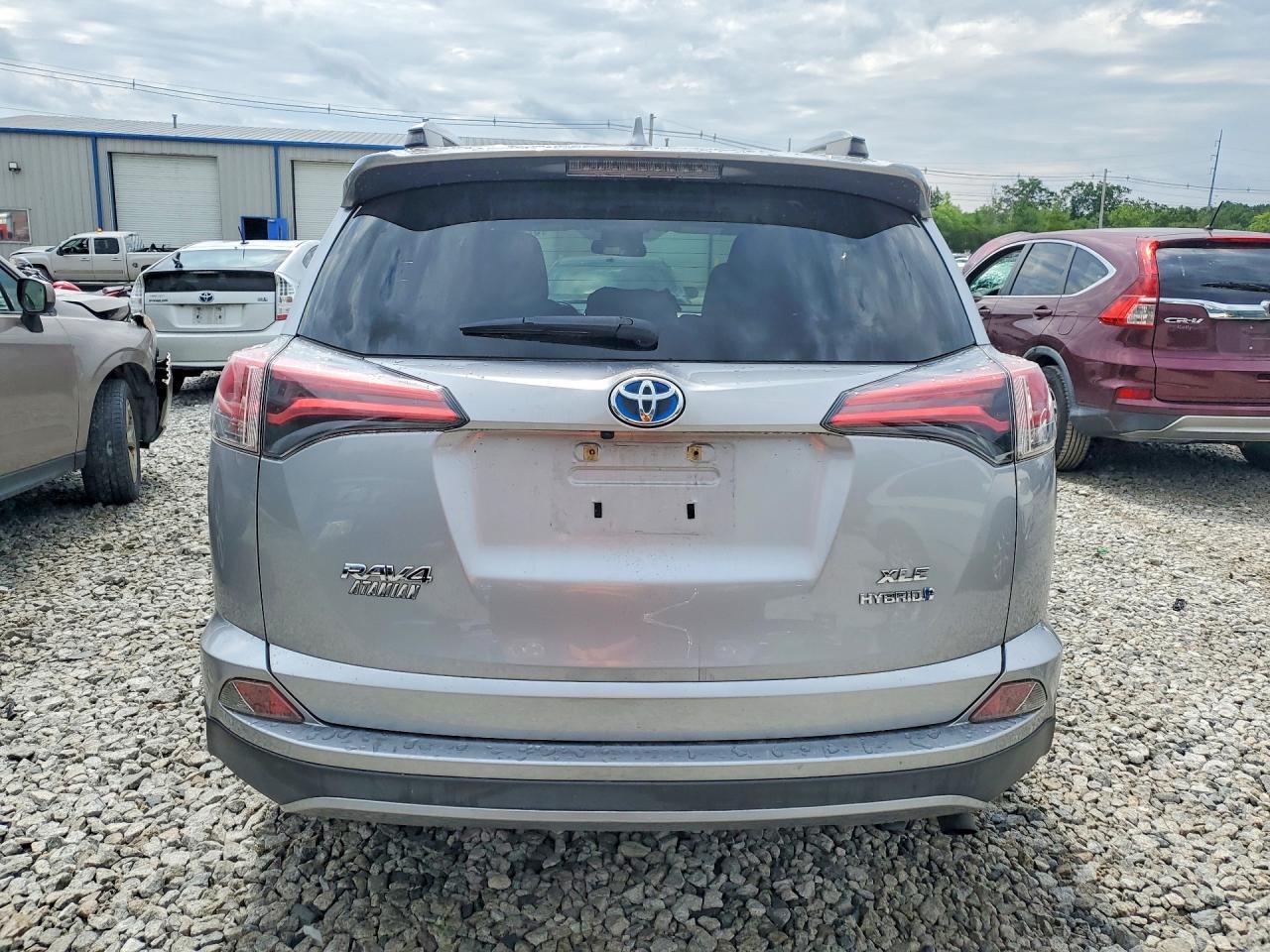 2018 Toyota Rav4 Hybrid Xle - Image 6