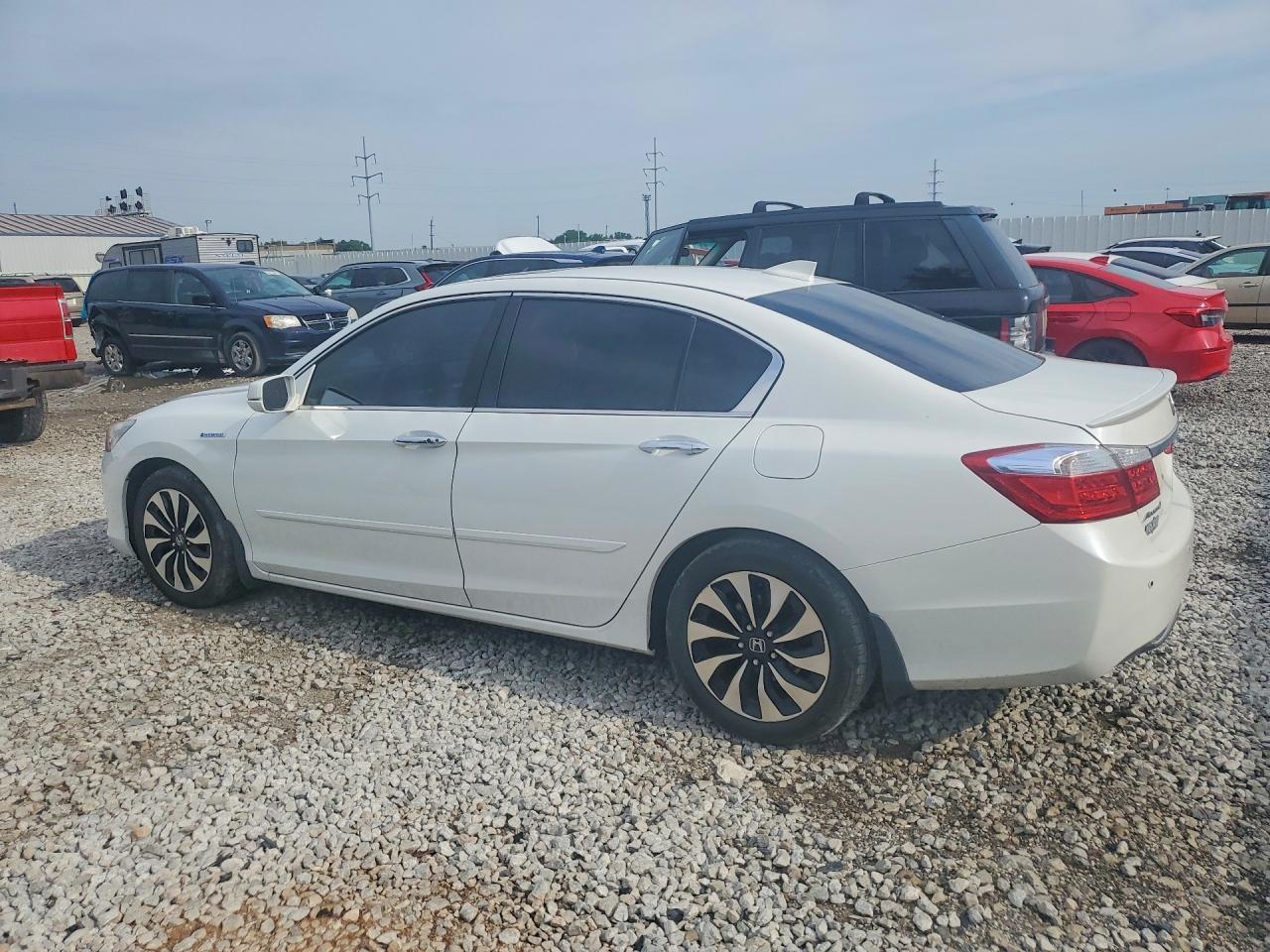 2015 Honda Accord Touring Hybrid - Image 2