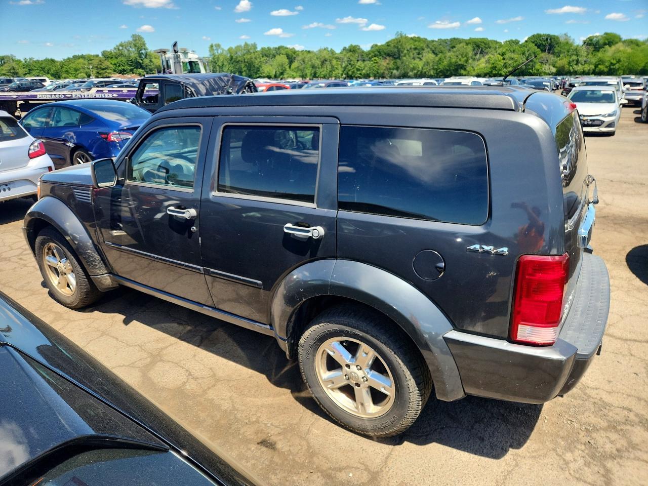 2010 Dodge Nitro Sxt - Image 2