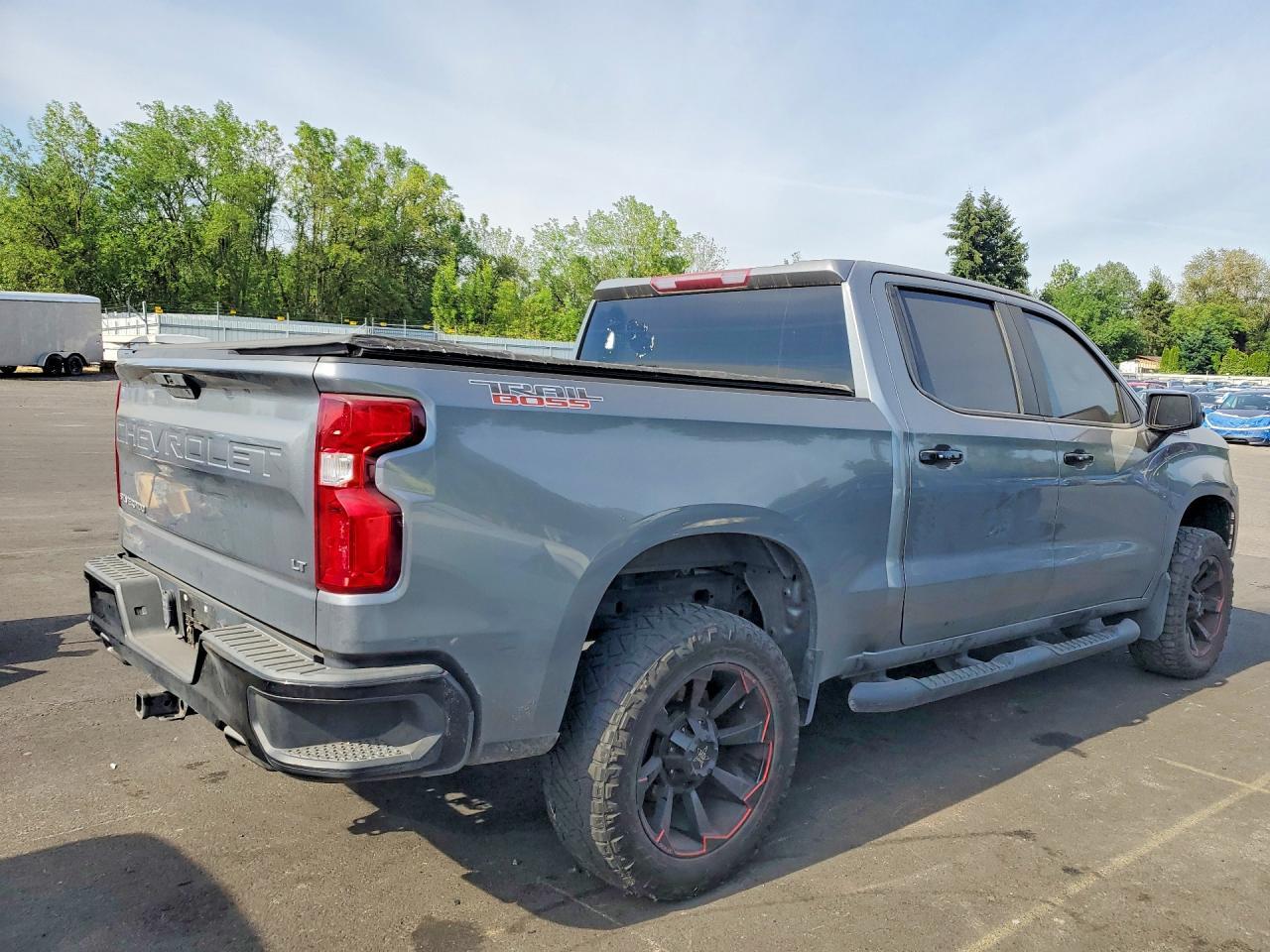 2019 Chevrolet Silverado K1500 Lt Trail Boss - Image 3
