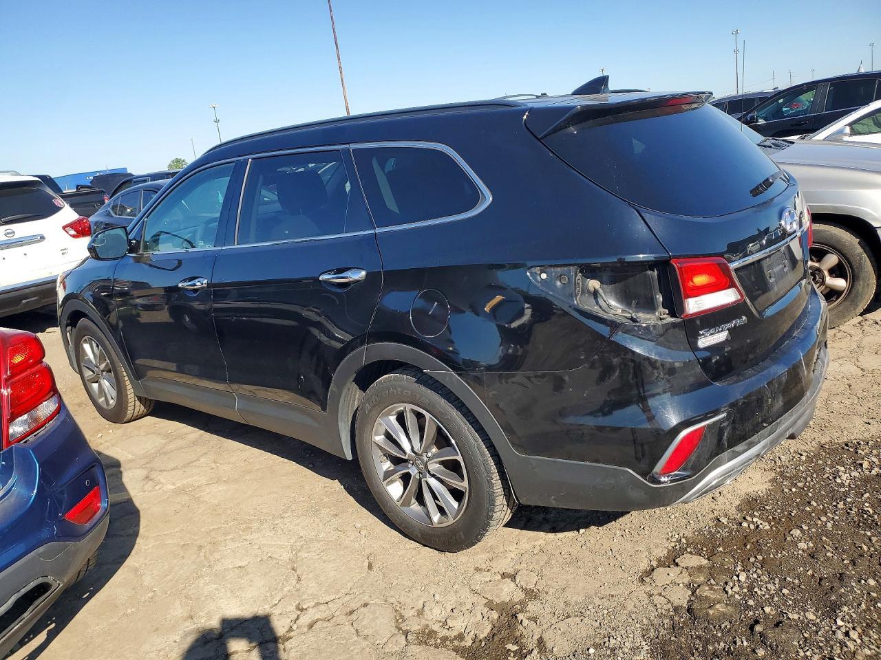 2017 Hyundai Santa Fe Se - Image 2