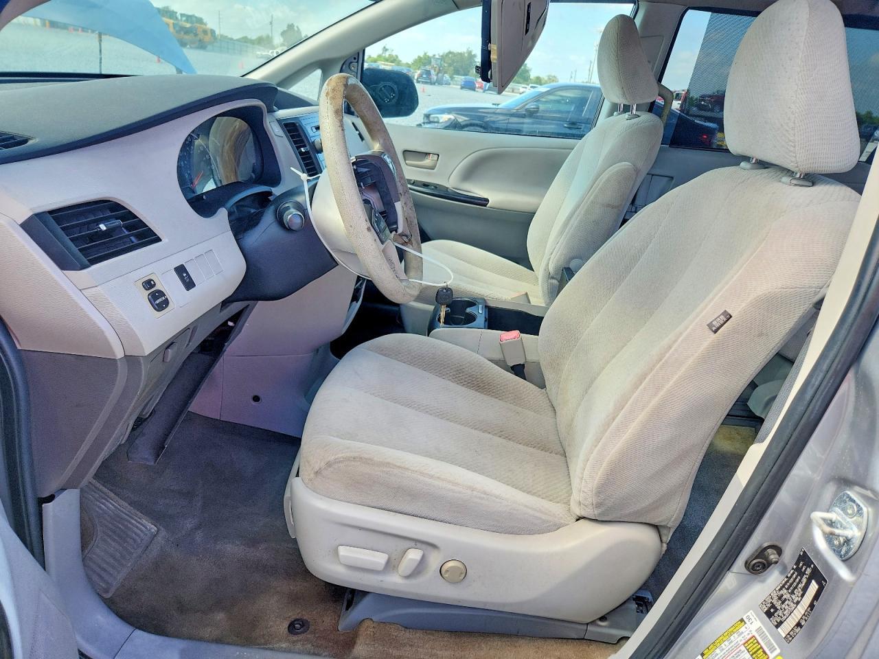 2015 Toyota Sienna Sport - Фото 7