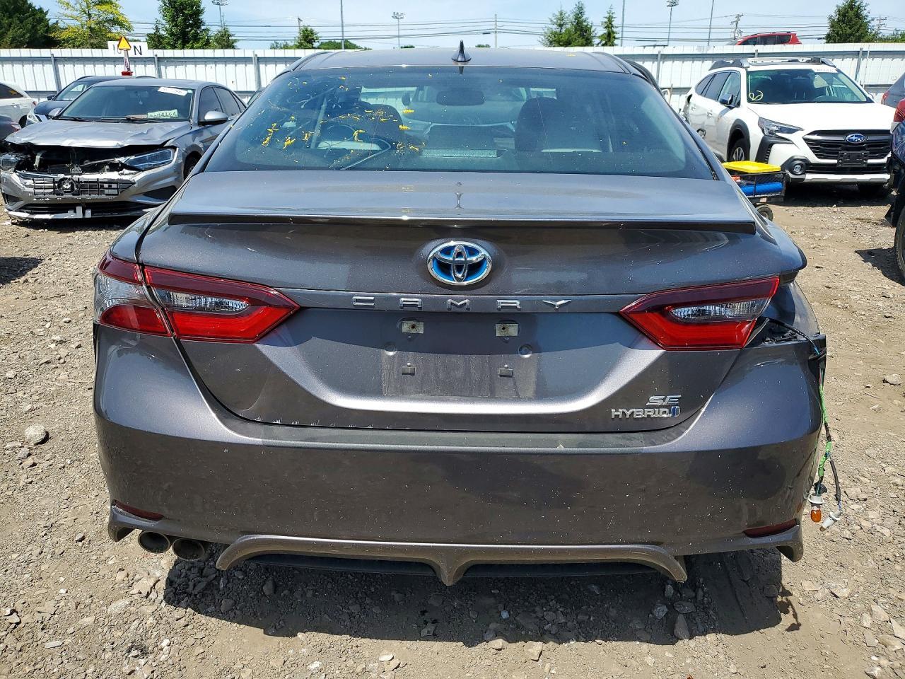 2022 Toyota Camry Hybrid Se - Фото 6