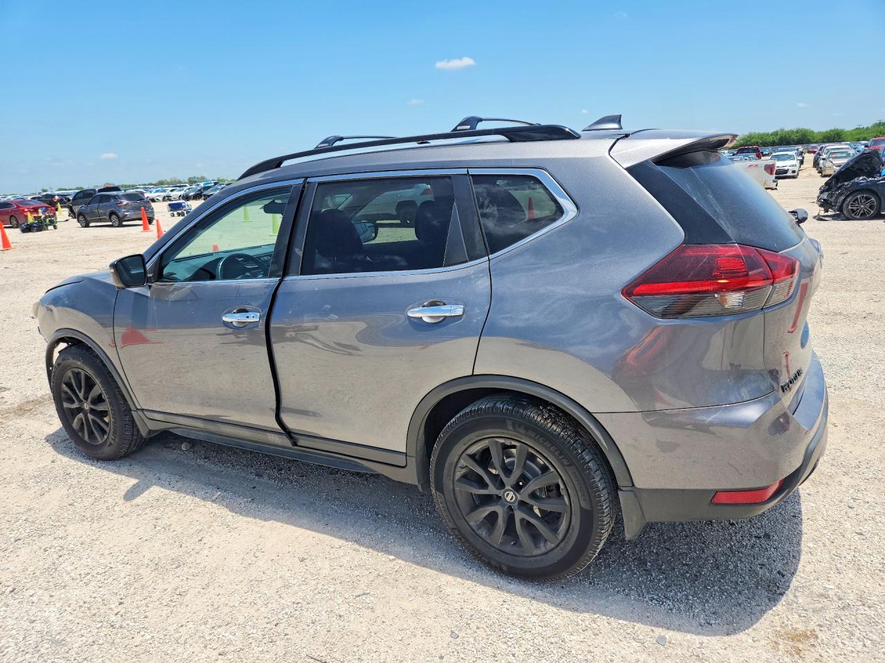 2018 Nissan Rogue Sv - Image 2