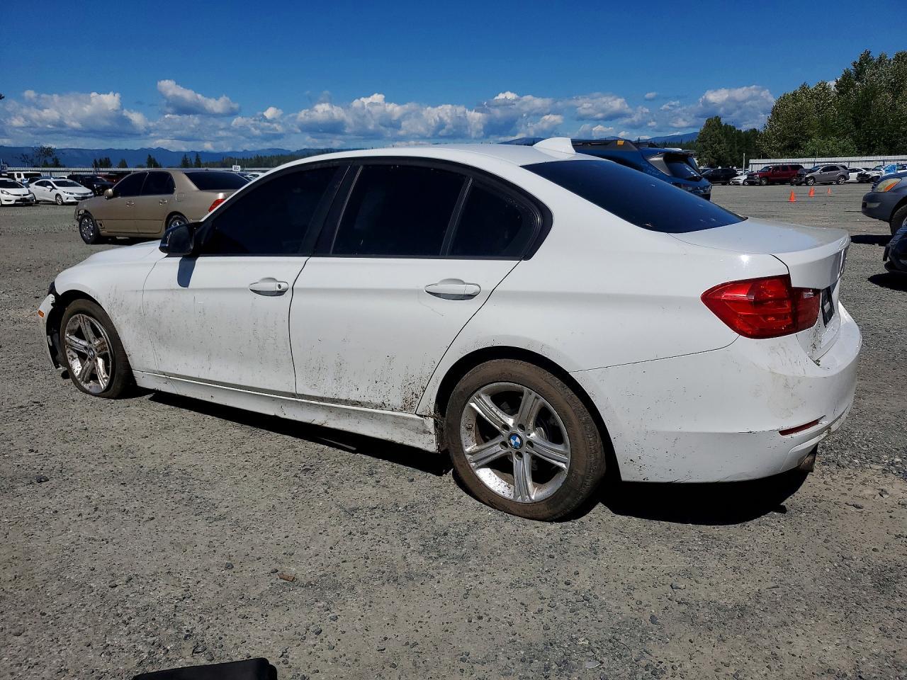 2015 BMW 320 I - Фото 2