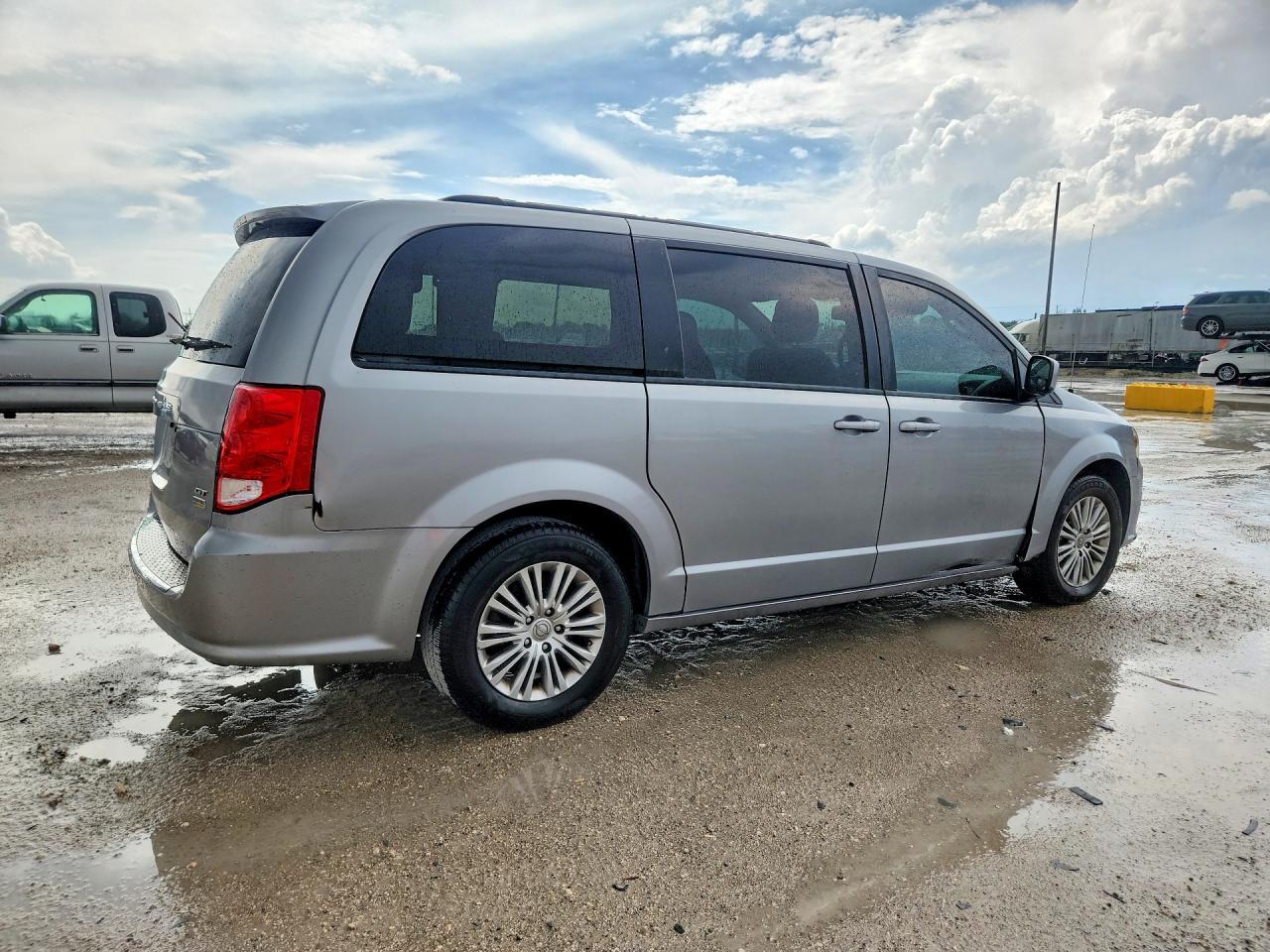 2018 Dodge Grand Caravan Gt - Фото 3