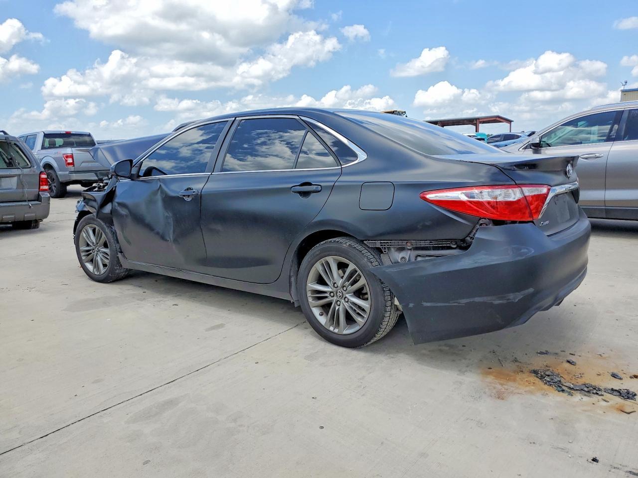 2017 Toyota Camry Se - Фото 2