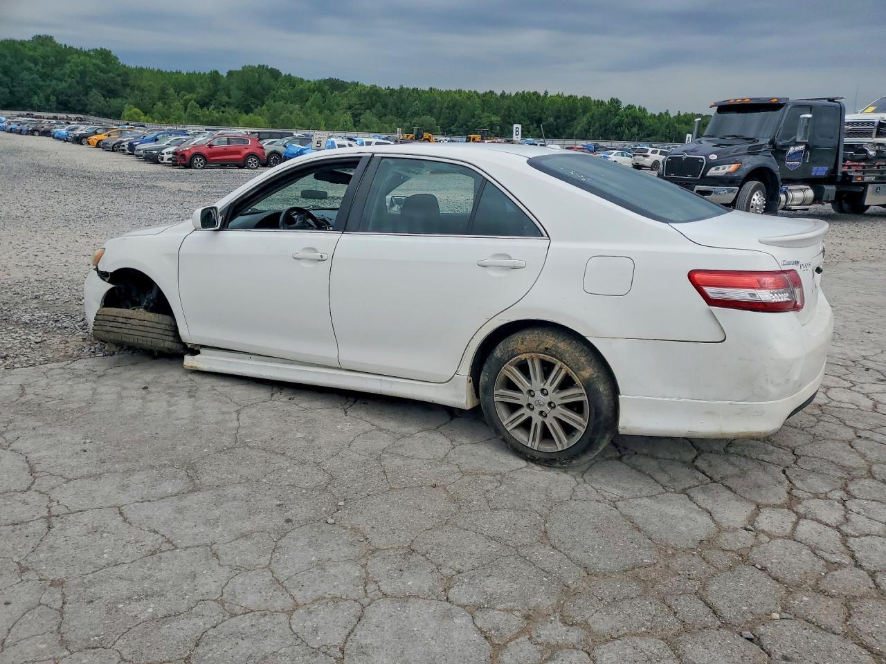 2011 Toyota Camry Se - Фото 2
