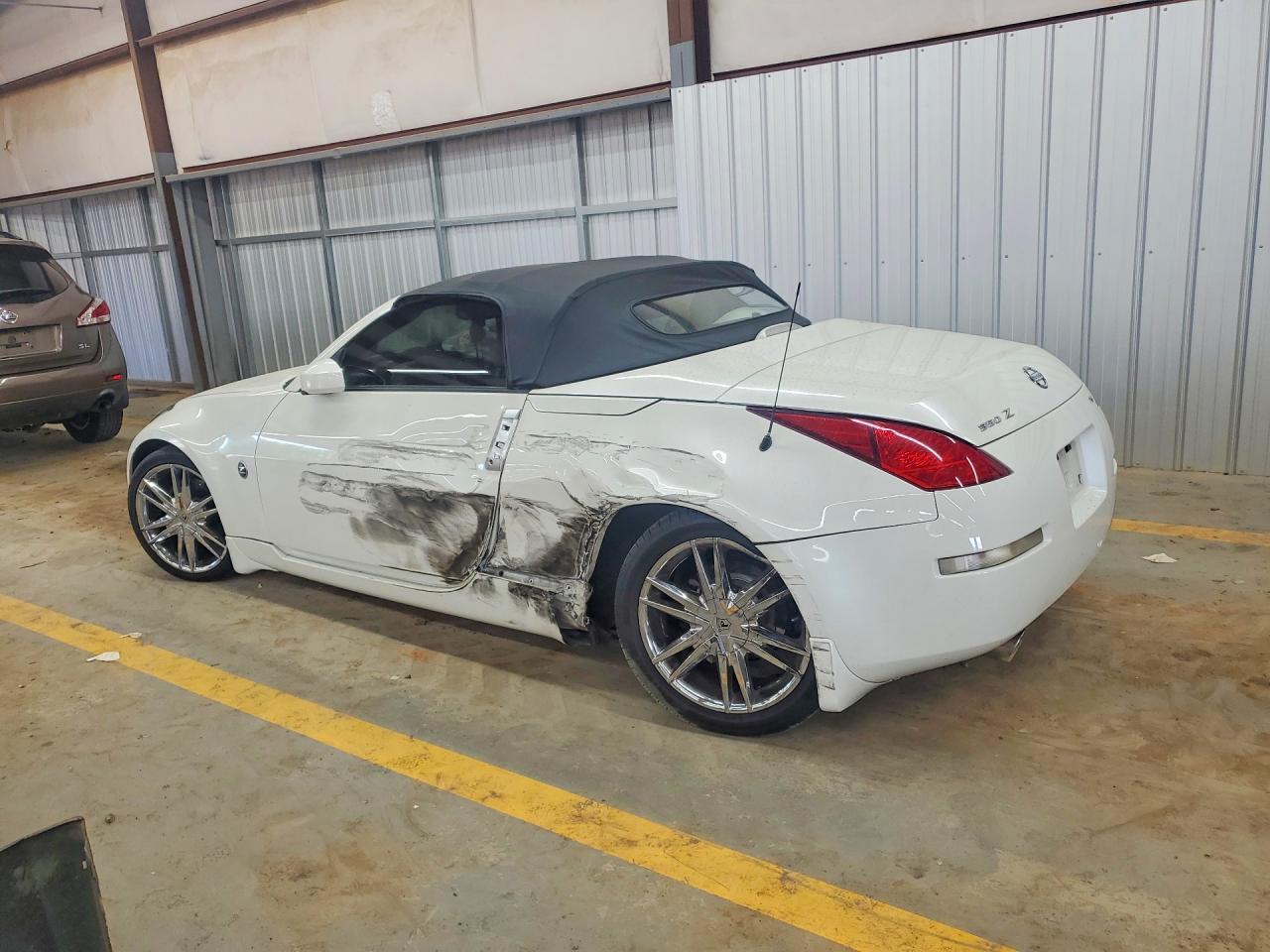 2004 Nissan 350Z - Image 2