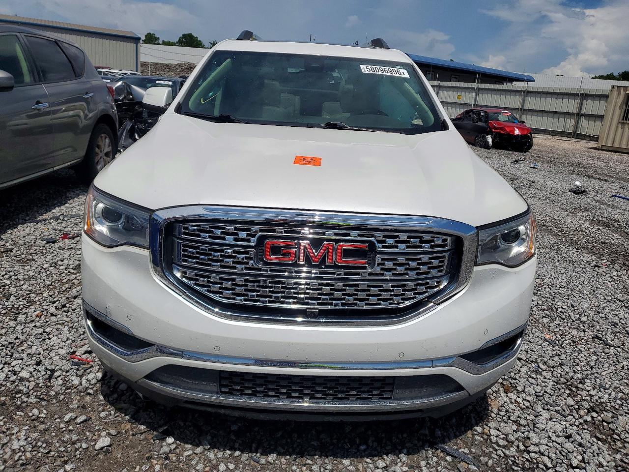 2017 GMC Acadia Denali - Фото 5