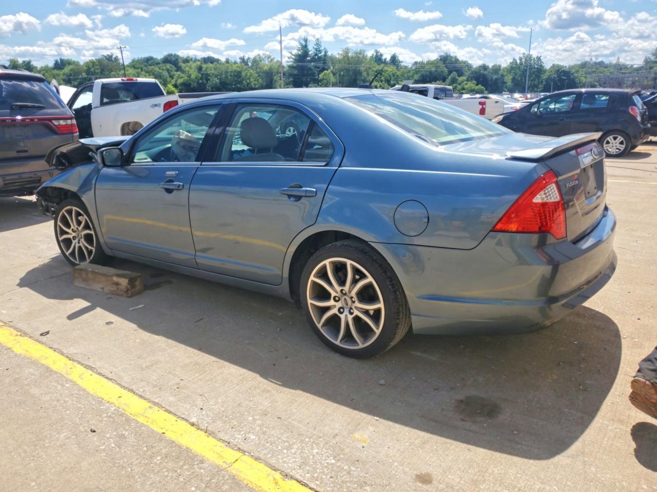 2012 Ford Fusion - Фото 2