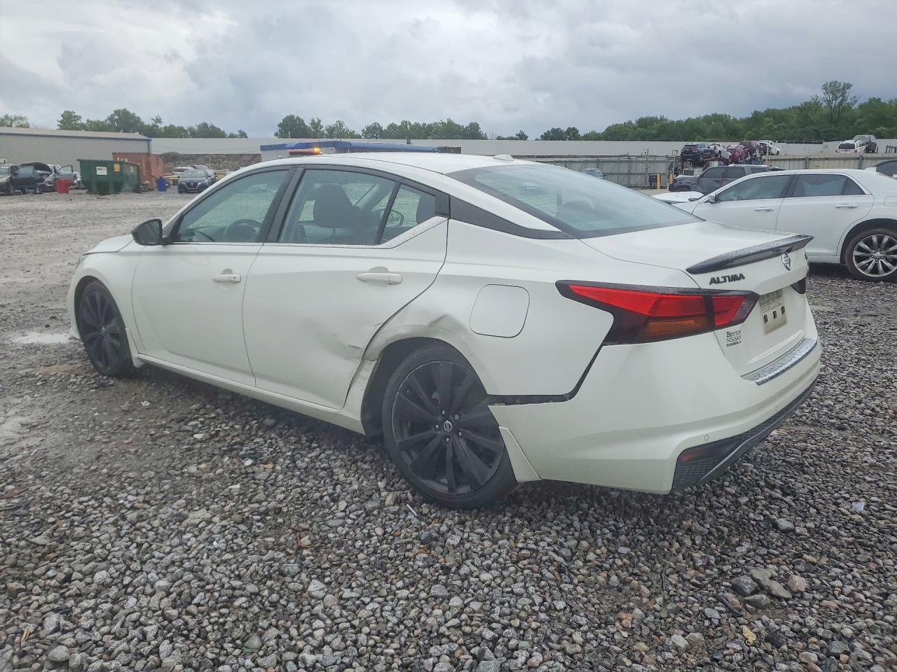 2022 Nissan Altima Sr - Фото 2
