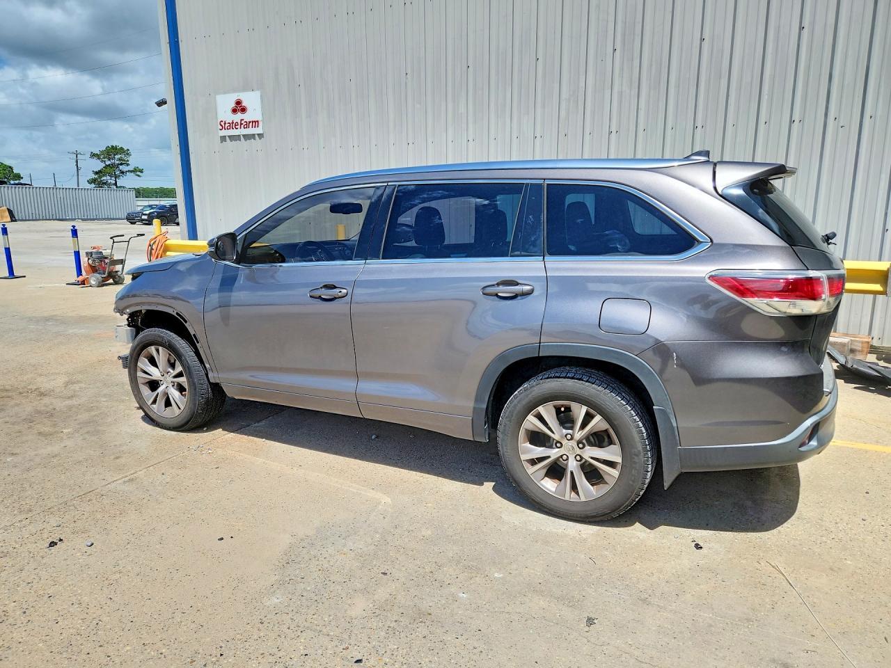 2015 Toyota Highlander Xle - Image 2