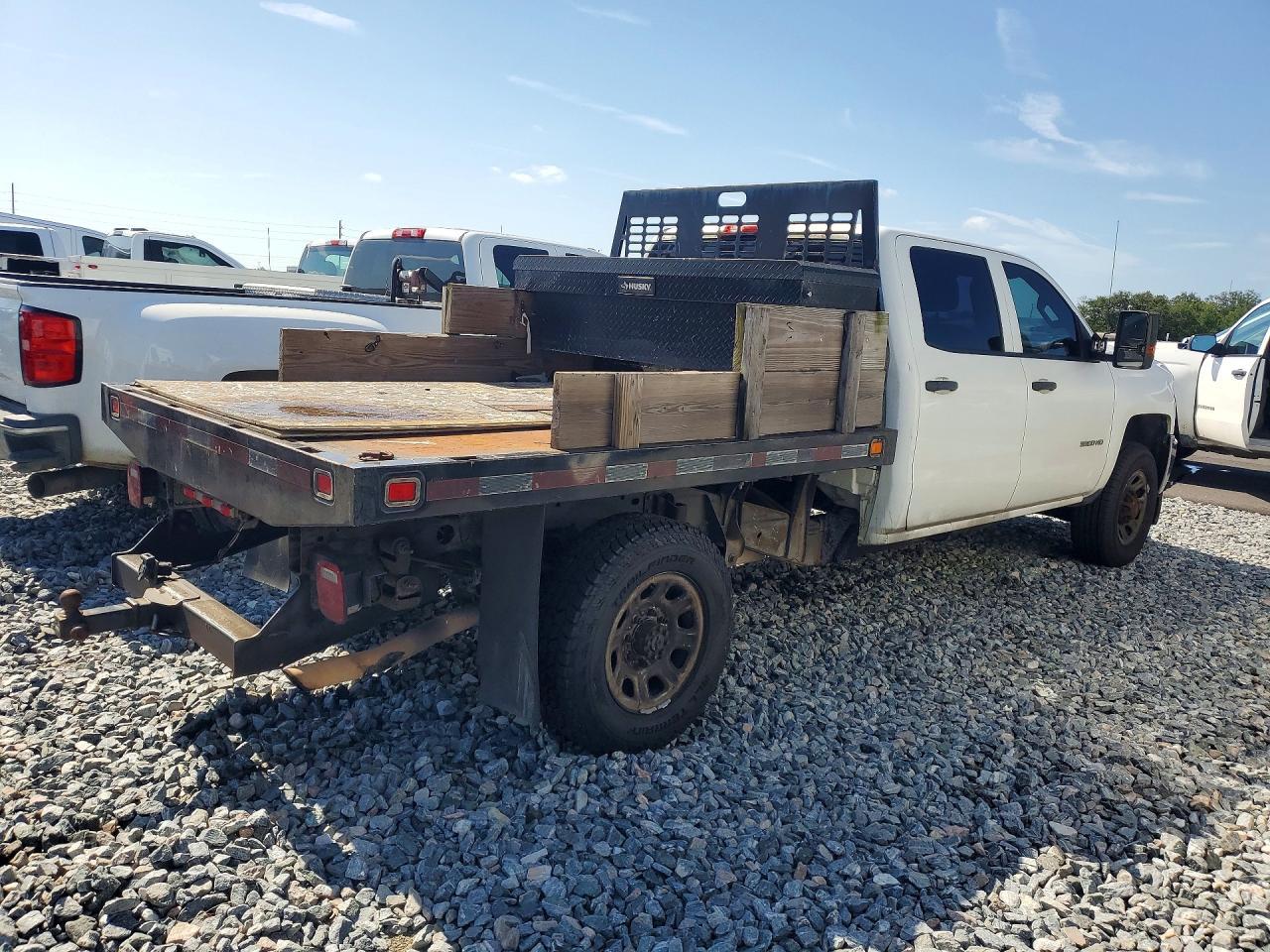 2015 Chevrolet Silverado K3500 - Фото 3