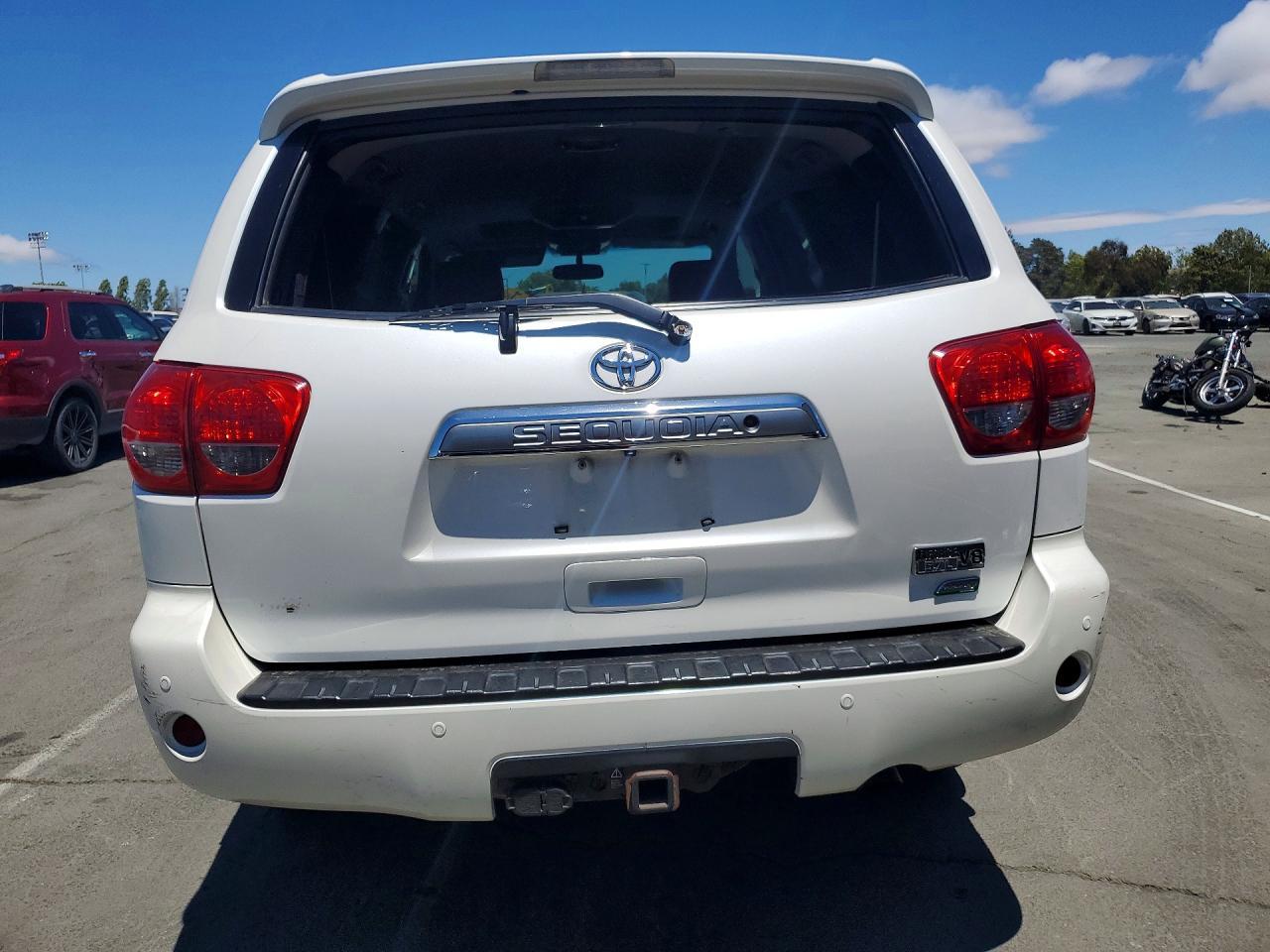 2017 Toyota Sequoia Platinum - Фото 6