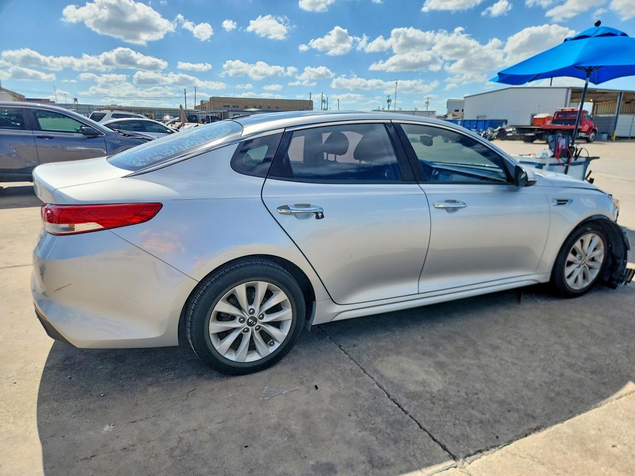 2016 Kia Optima Ex - Image 3