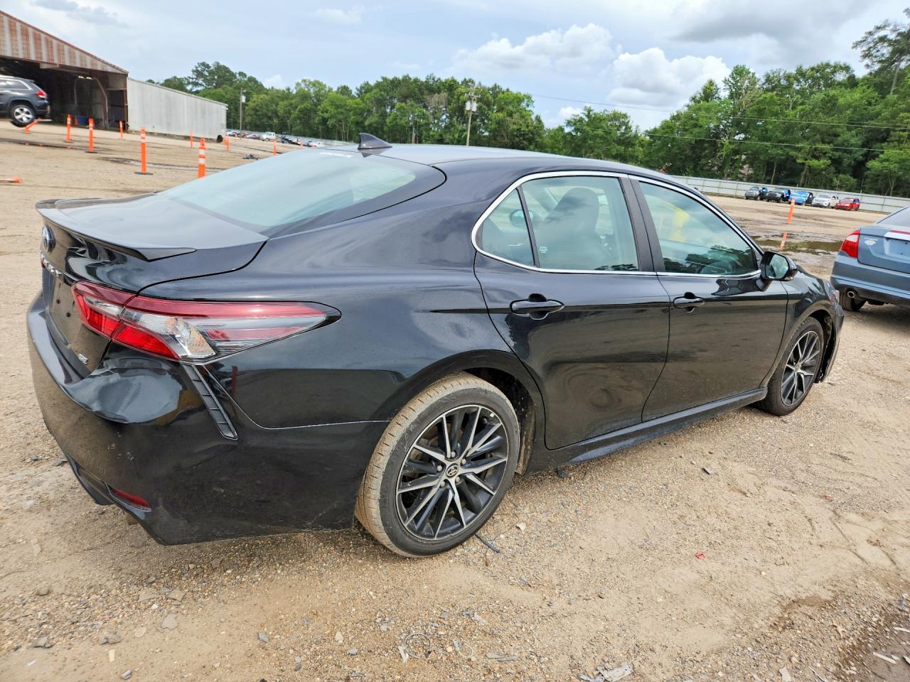 2024 Toyota Camry Se - Фото 3