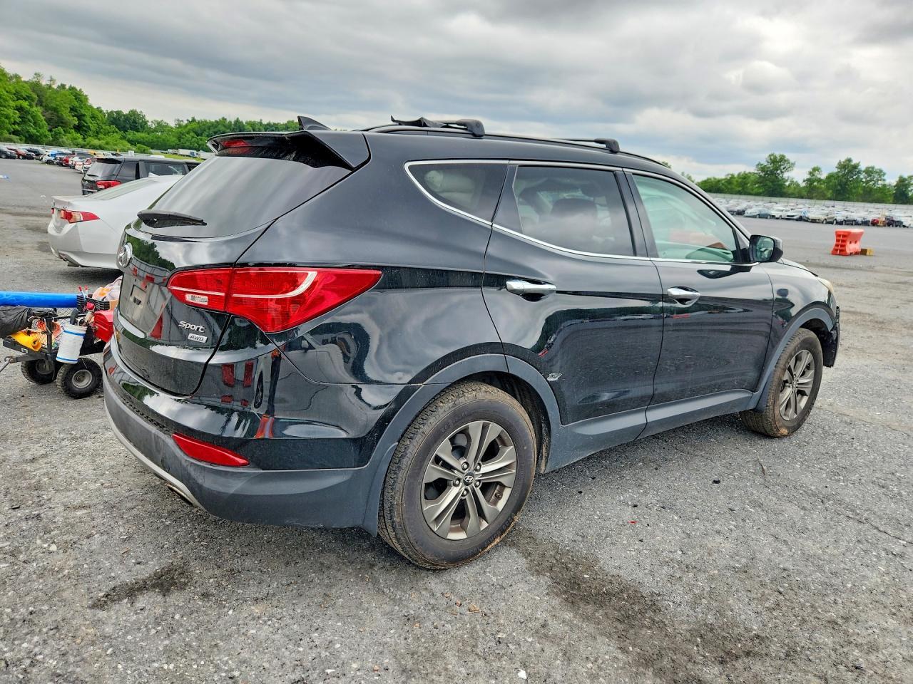 2014 Hyundai Santa Fe Sport 2.4L - Image 3