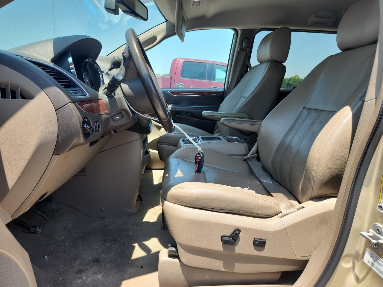 2011 Chrysler Town & Country Touring L - Фото 7