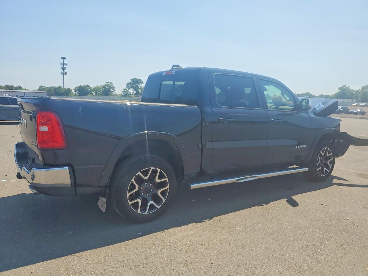 2025 Ram 1500 Laramie - Фото 3