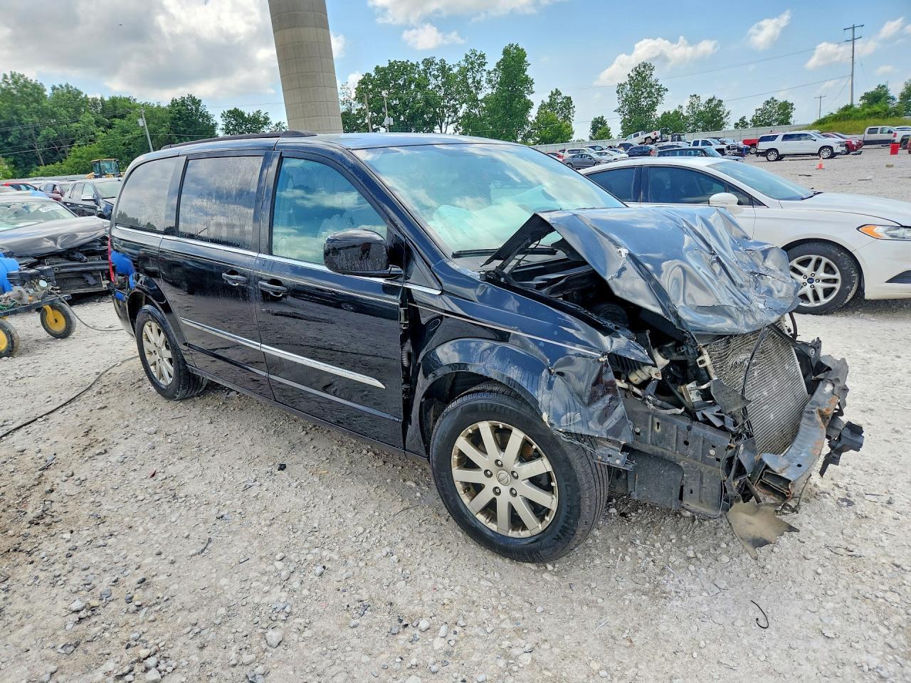 2016 Chrysler Town & Country Touring - Фото 4