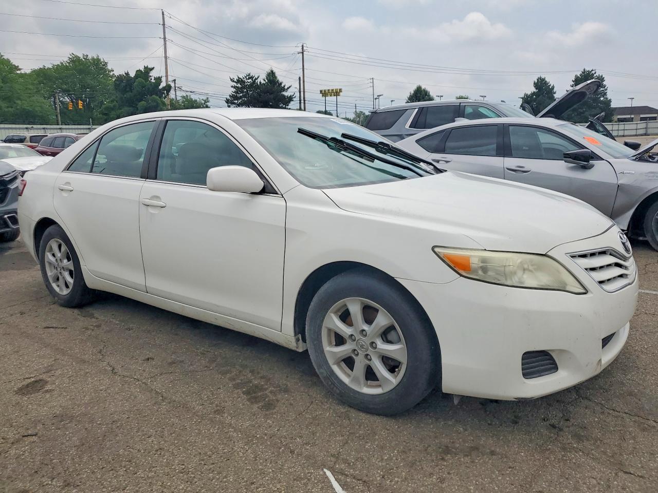 2010 Toyota Camry Le - Image 4