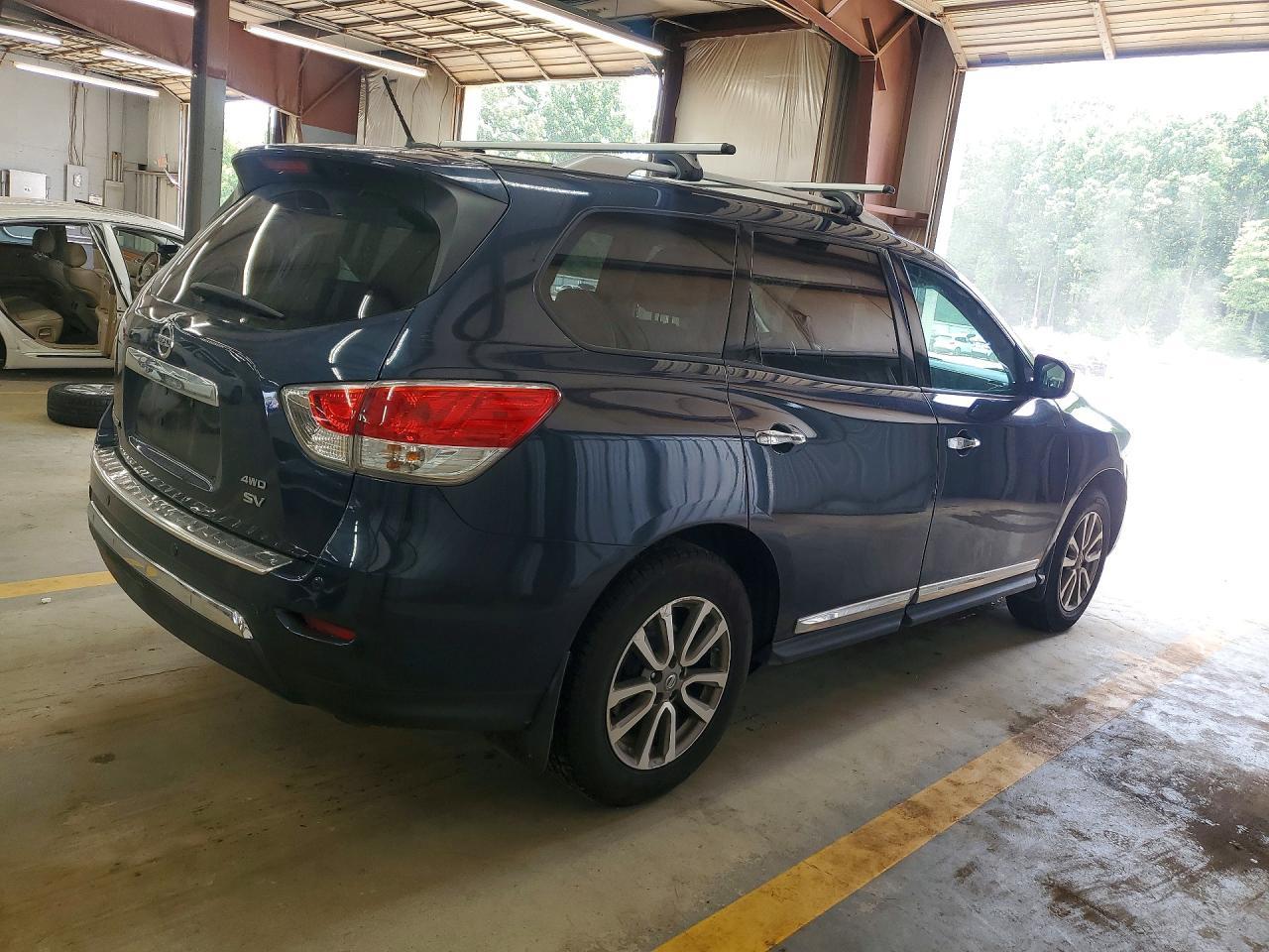 2014 Nissan Pathfinder Sv - Image 3