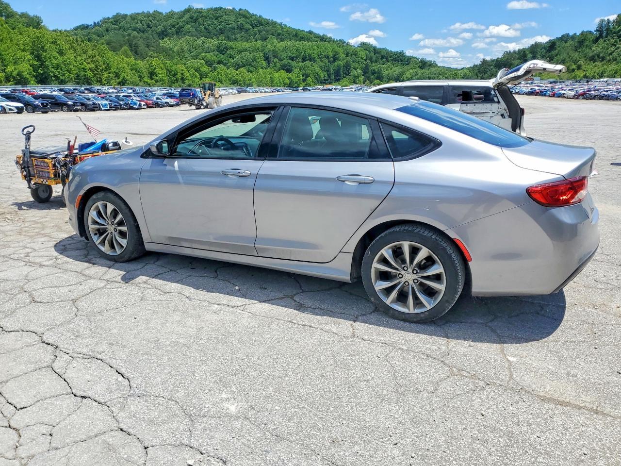 2015 Chrysler 200 S - Фото 2