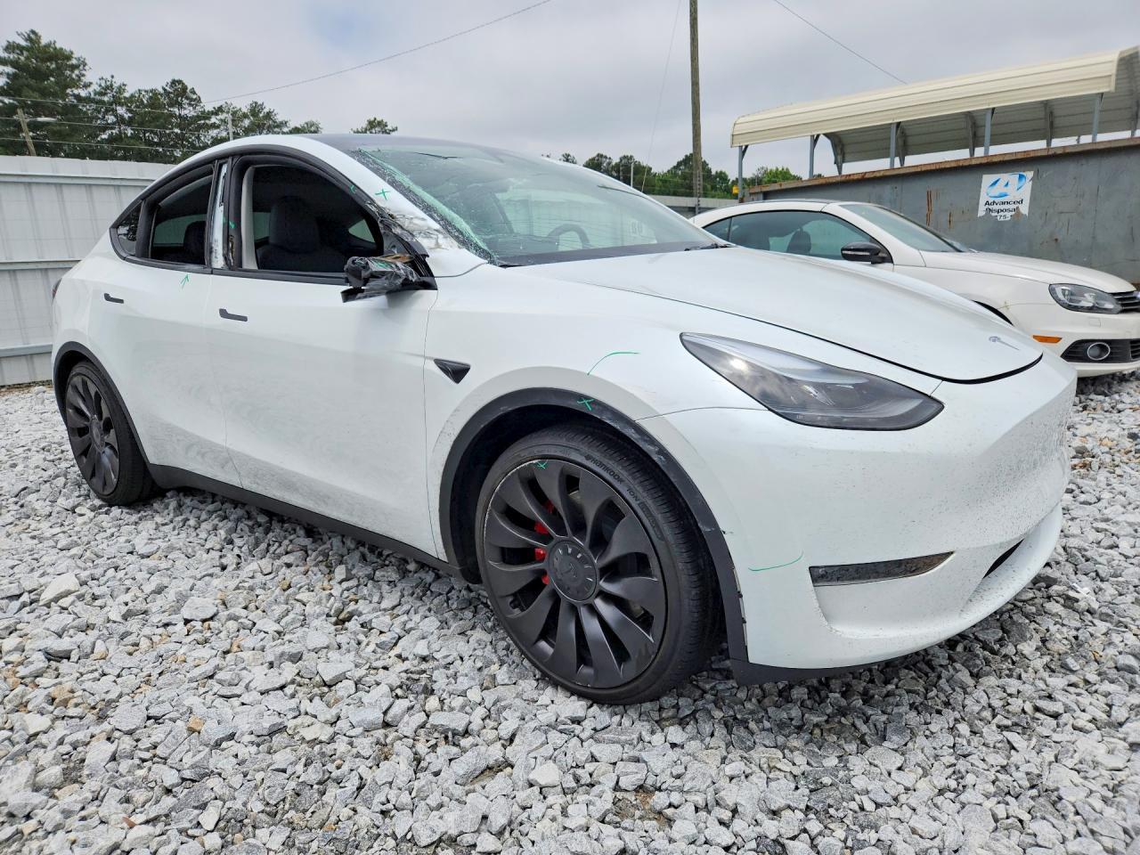 2025 Tesla Model Y - Фото 4
