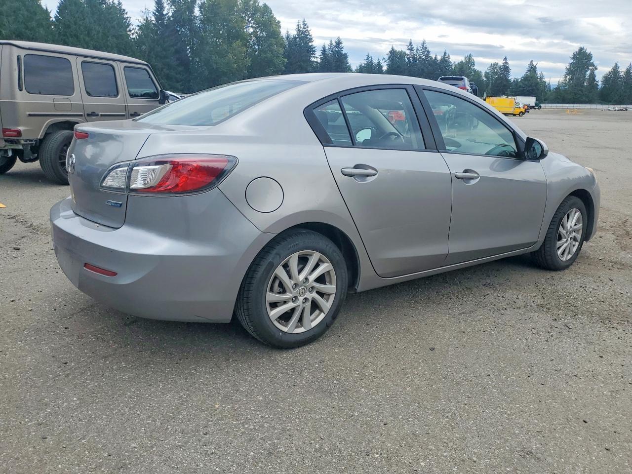 2012 Mazda 3 I - Image 3