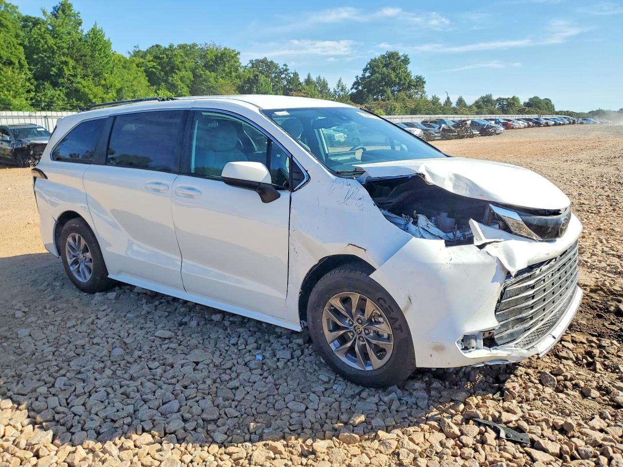 2026 Toyota Sienna Le - Фото 4