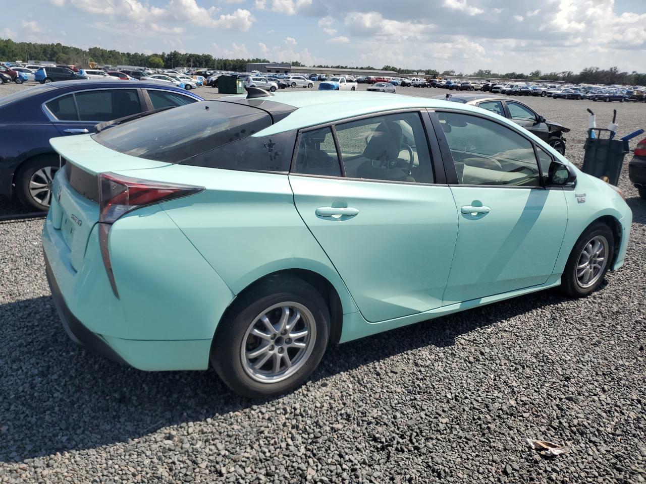 2016 Toyota Prius Three - Фото 3