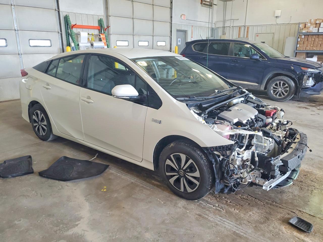 2017 Toyota Prius Prime Plus - Фото 4