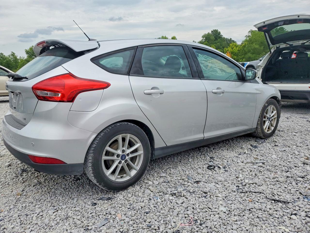 2015 Ford Focus Se - Image 3