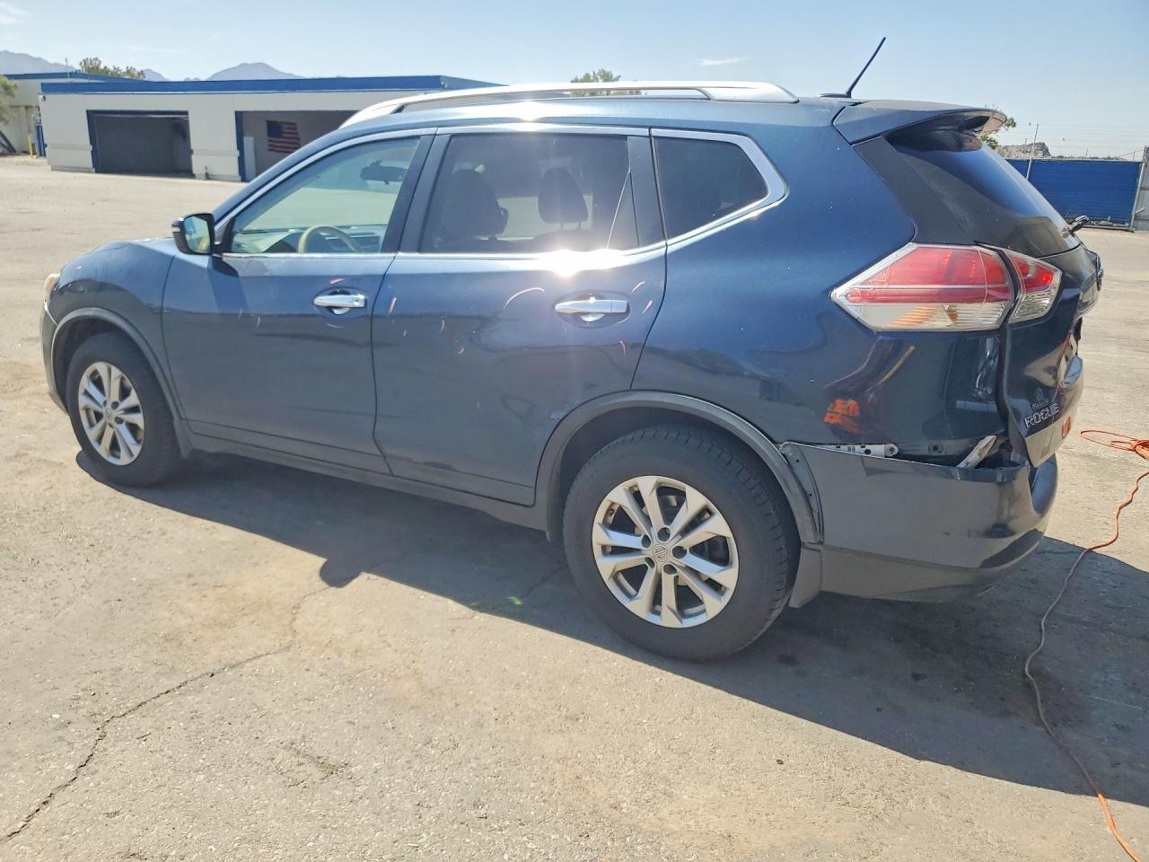 2015 Nissan Rogue Sv - Image 2