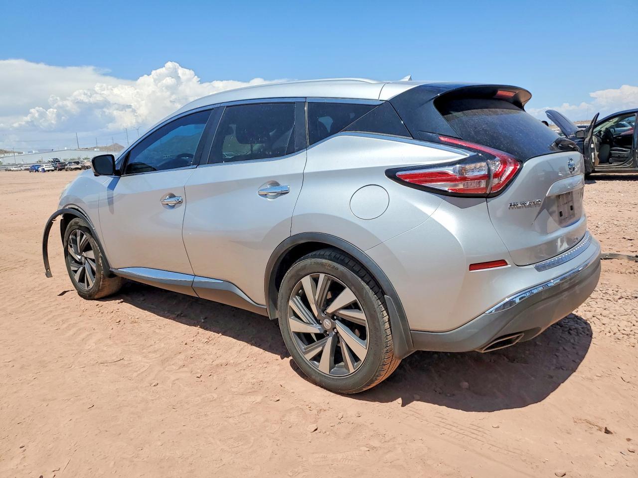 2015 Nissan Murano Platinum - Image 2
