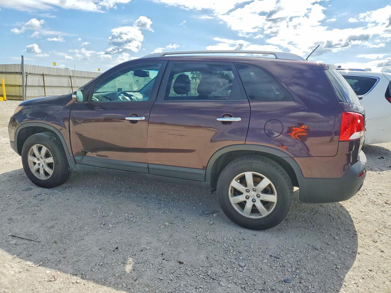 2011 Kia Sorento Lx - Image 2