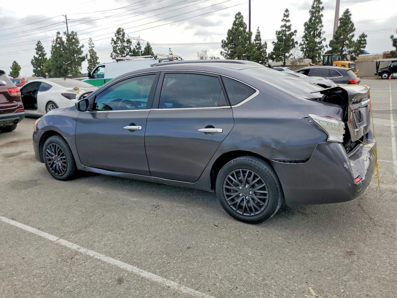 2014 Nissan Sentra S - Фото 2