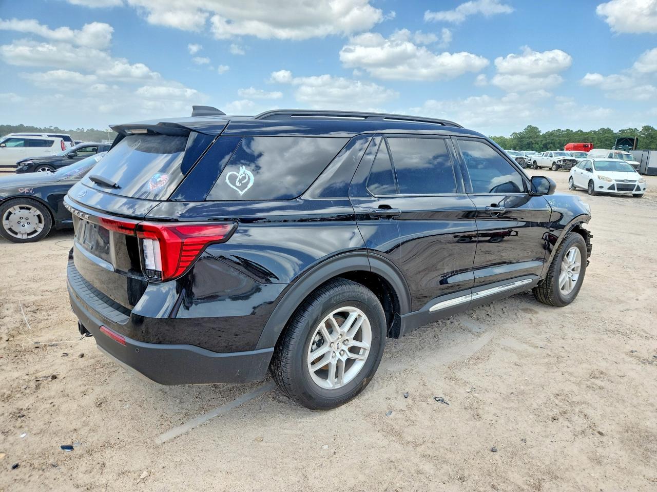 2025 Ford Explorer Active - Фото 3