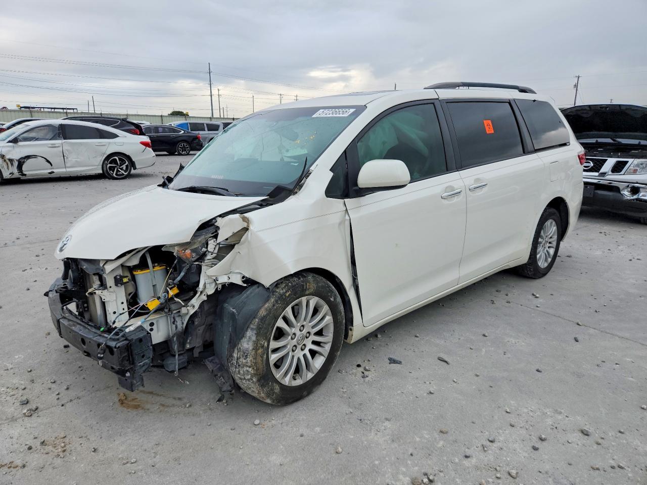 2015 Toyota Sienna Xle Premium 8-Passenger
